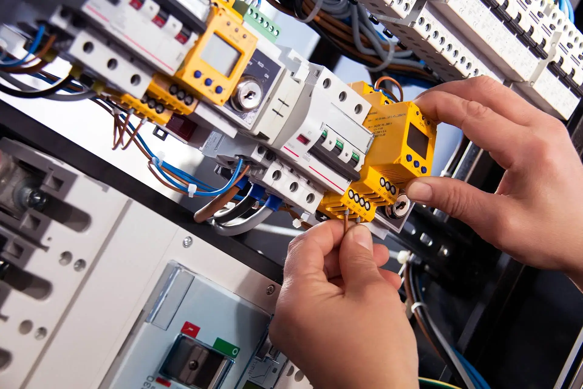 Certified electricians in West Hendon